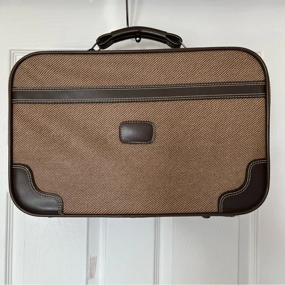 Vintage Luggage/Suitcase 🧳 - Picture 3 of 15